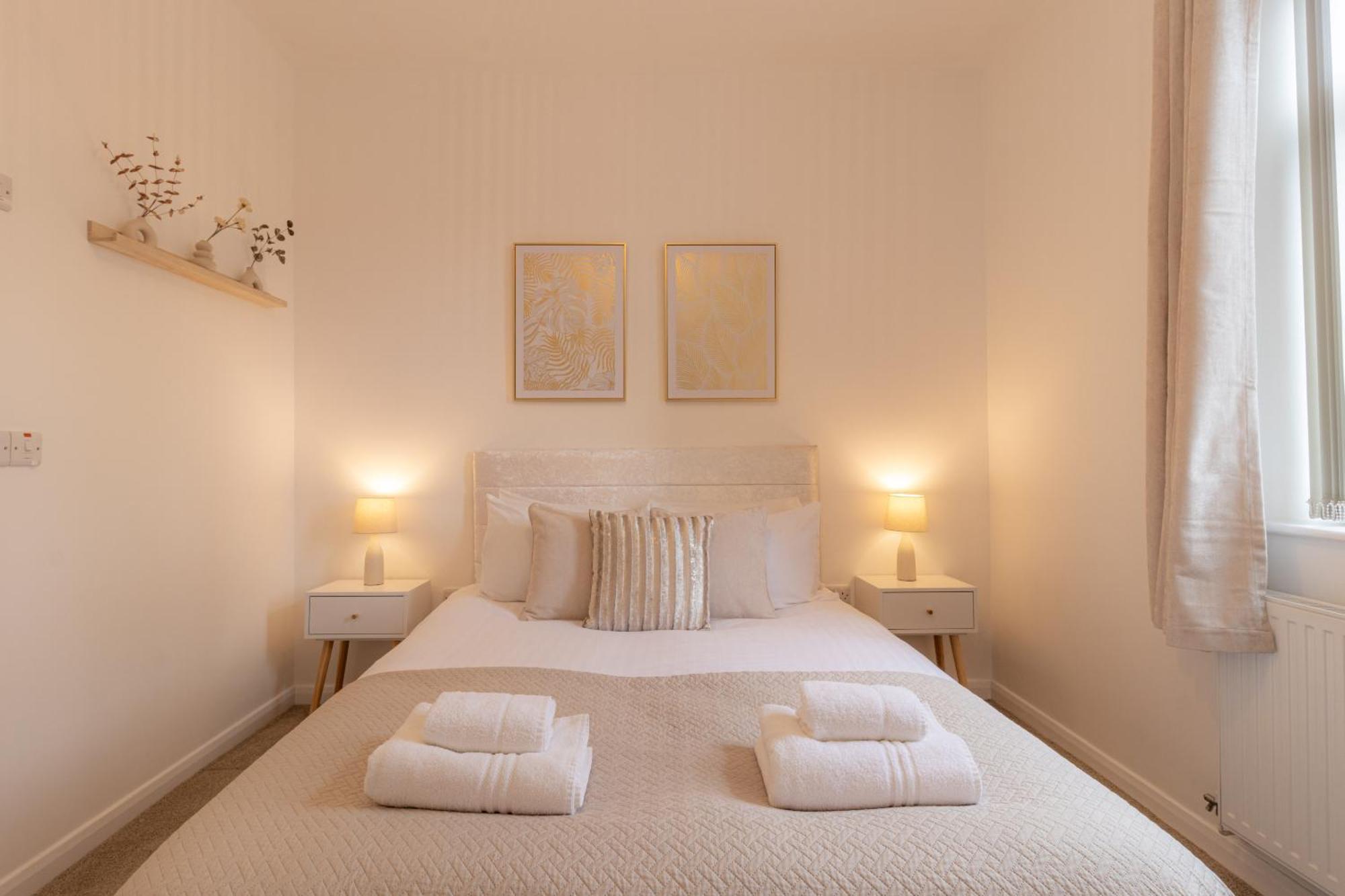 Crescent House Apartments Телфорд Номер фото