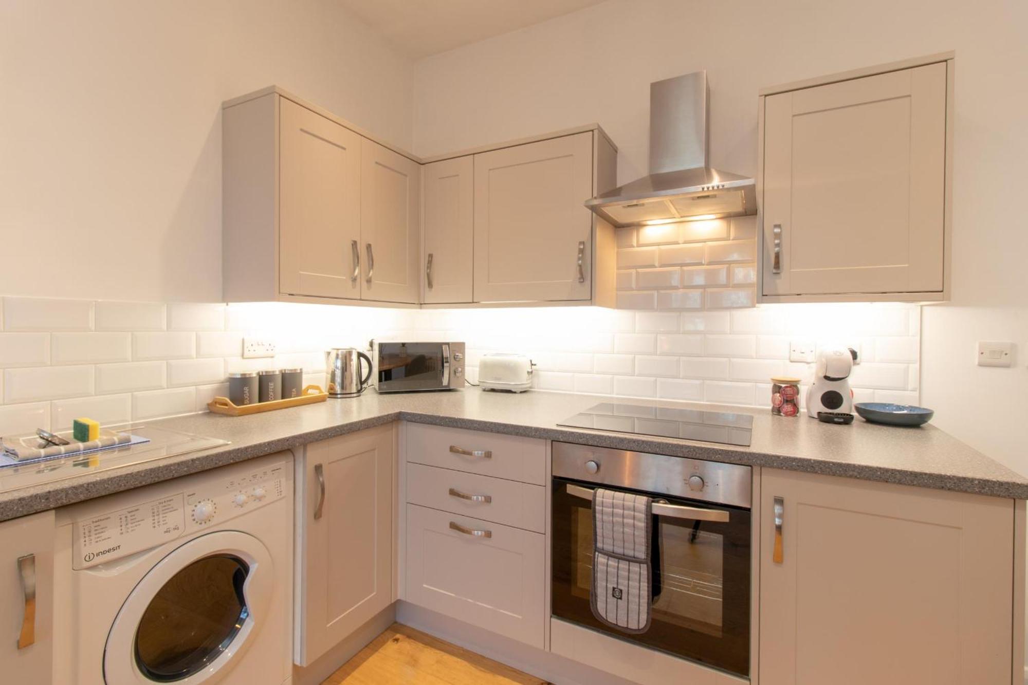 Crescent House Apartments Телфорд Номер фото