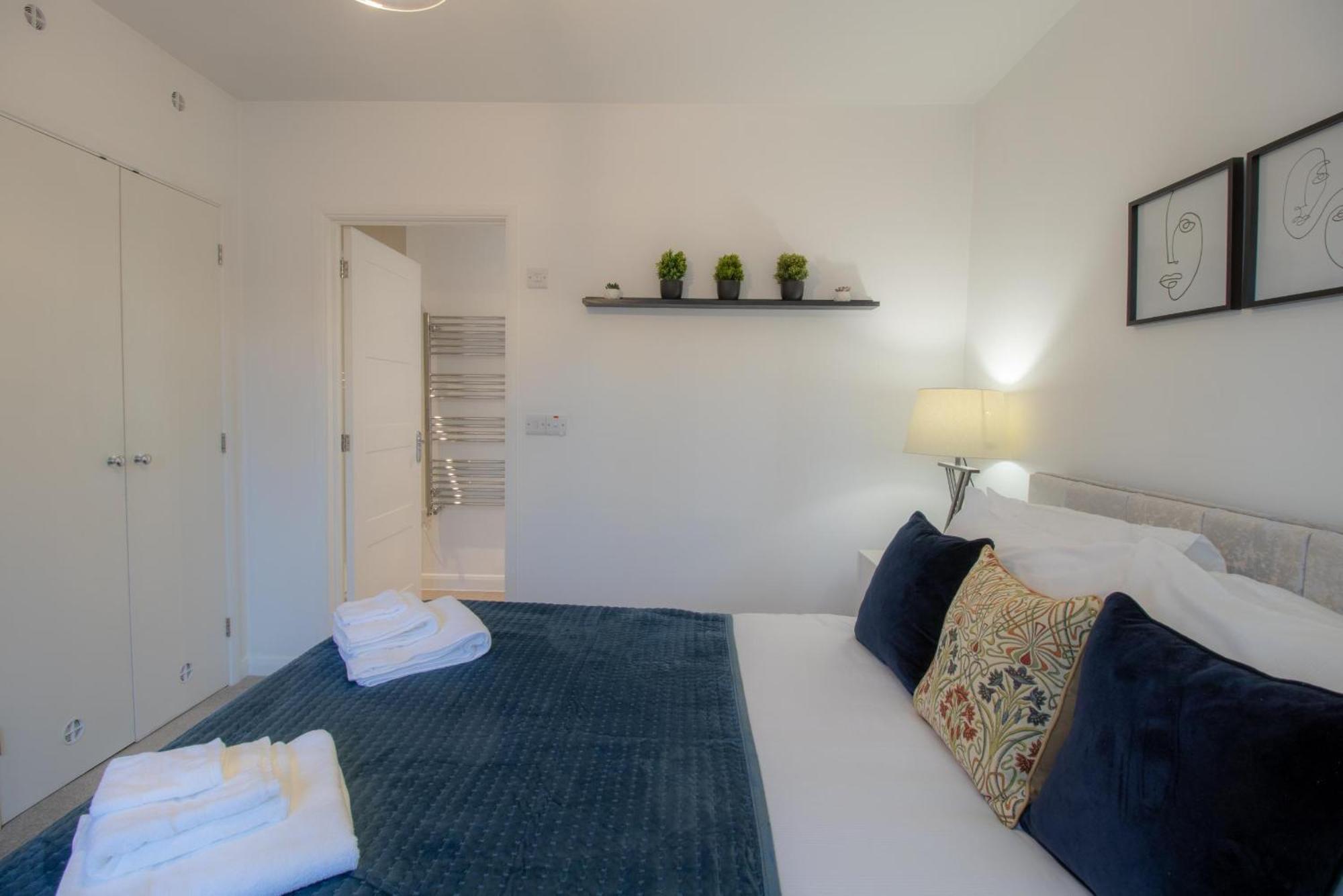 Crescent House Apartments Телфорд Номер фото