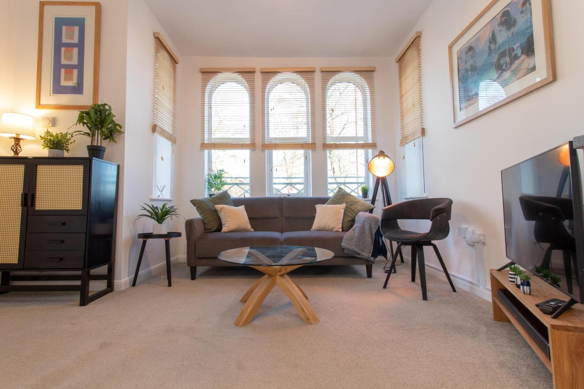 Crescent House Apartments Телфорд Номер фото