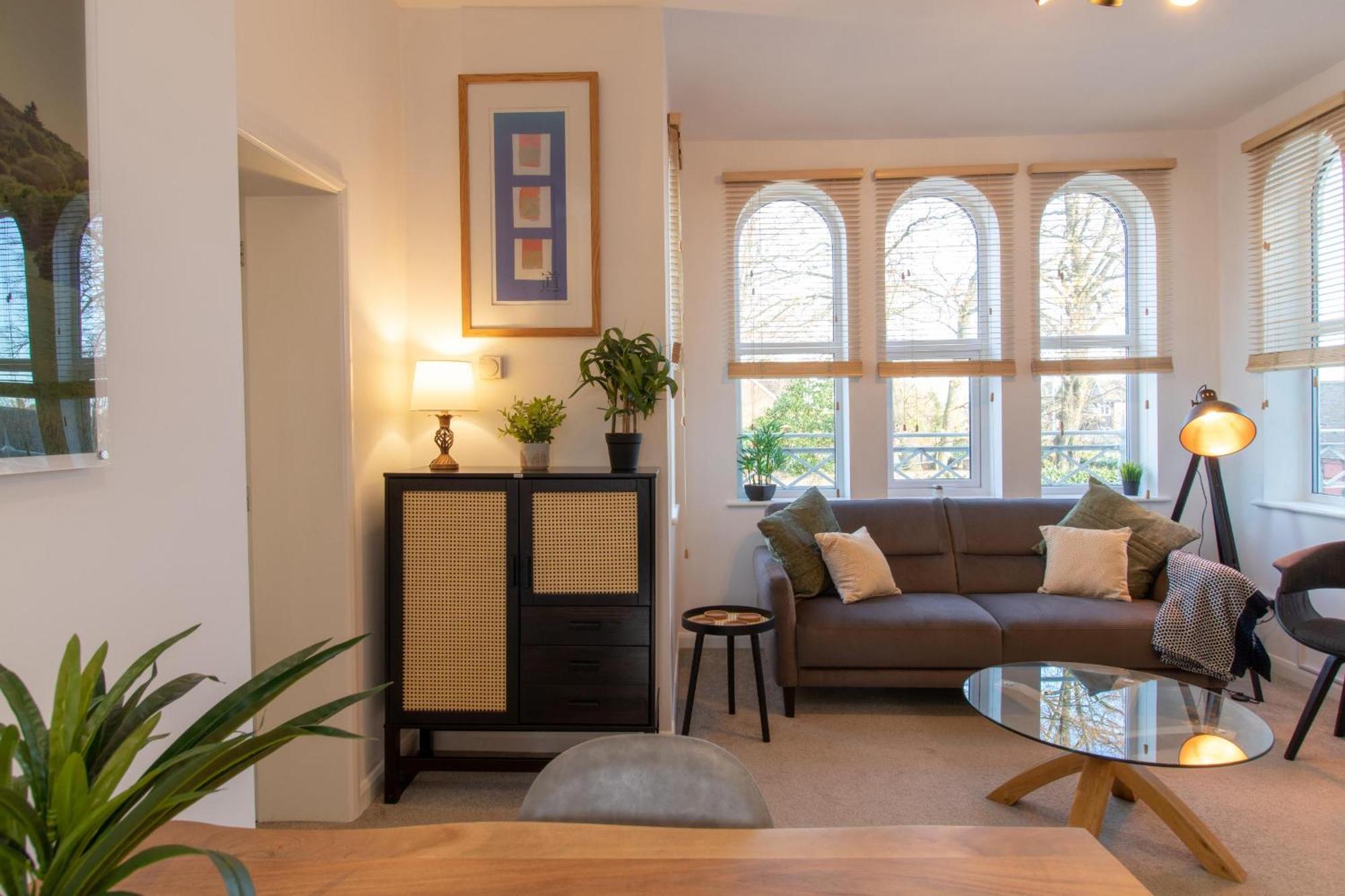 Crescent House Apartments Телфорд Номер фото